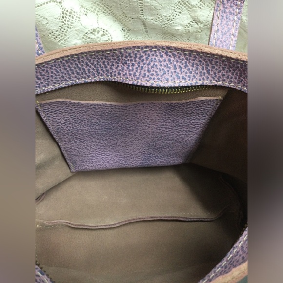 Portland Leather Goods Medium Crossbody Bag. Lilac - Picture 4 of 15